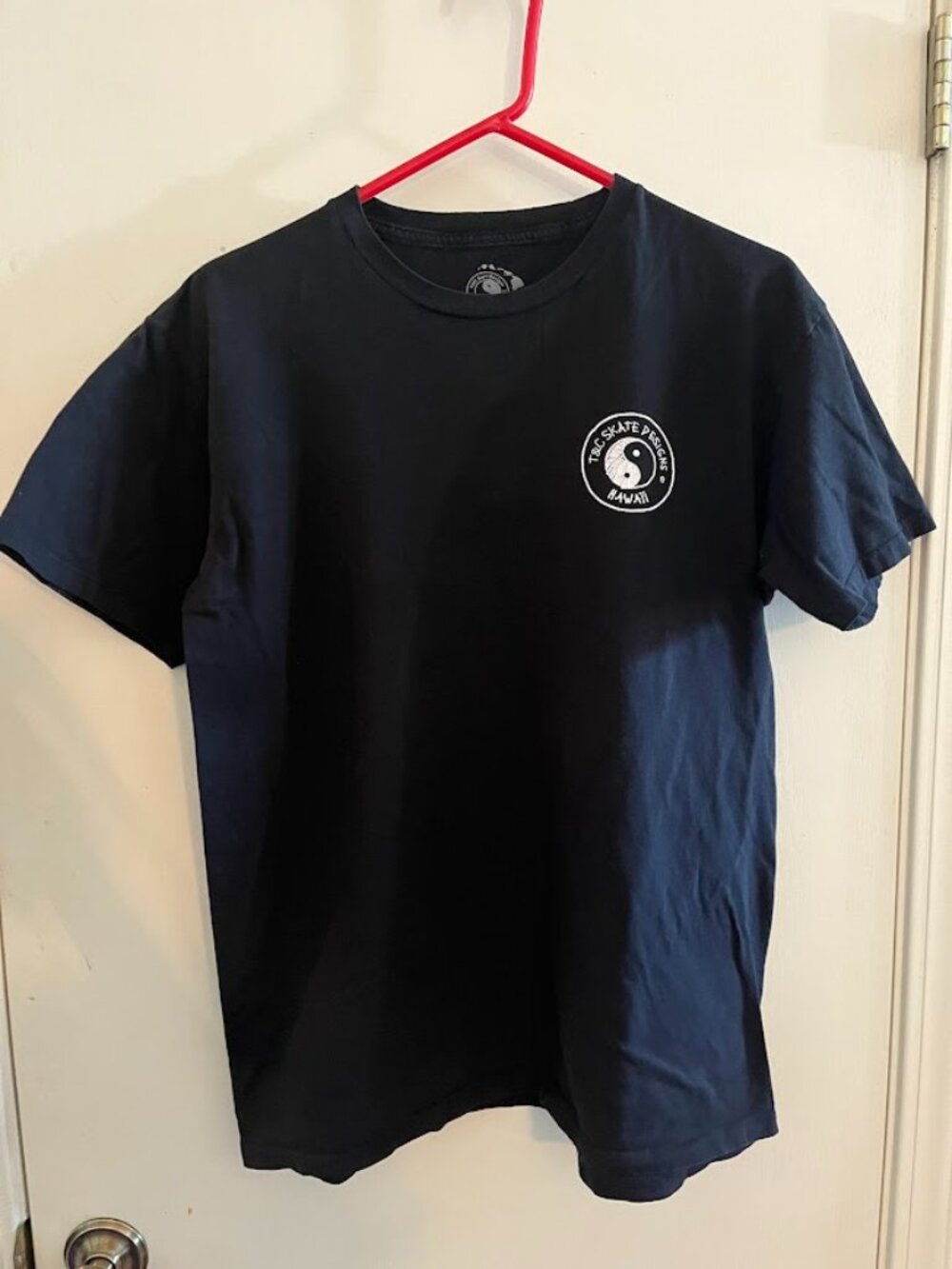 T&C Town&Country Skate Designs Hawaii Yin Yang Black Graphic T-Shirt Men's Large